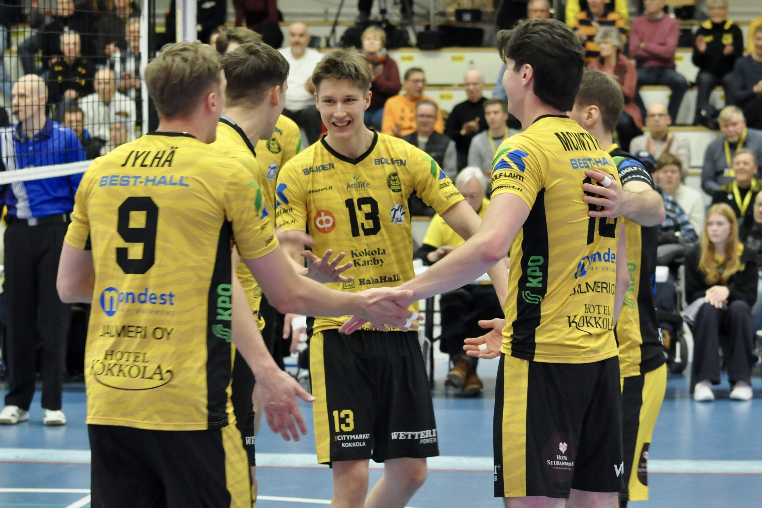Akaa-Volley ja Tiikerit kotivoittoihin