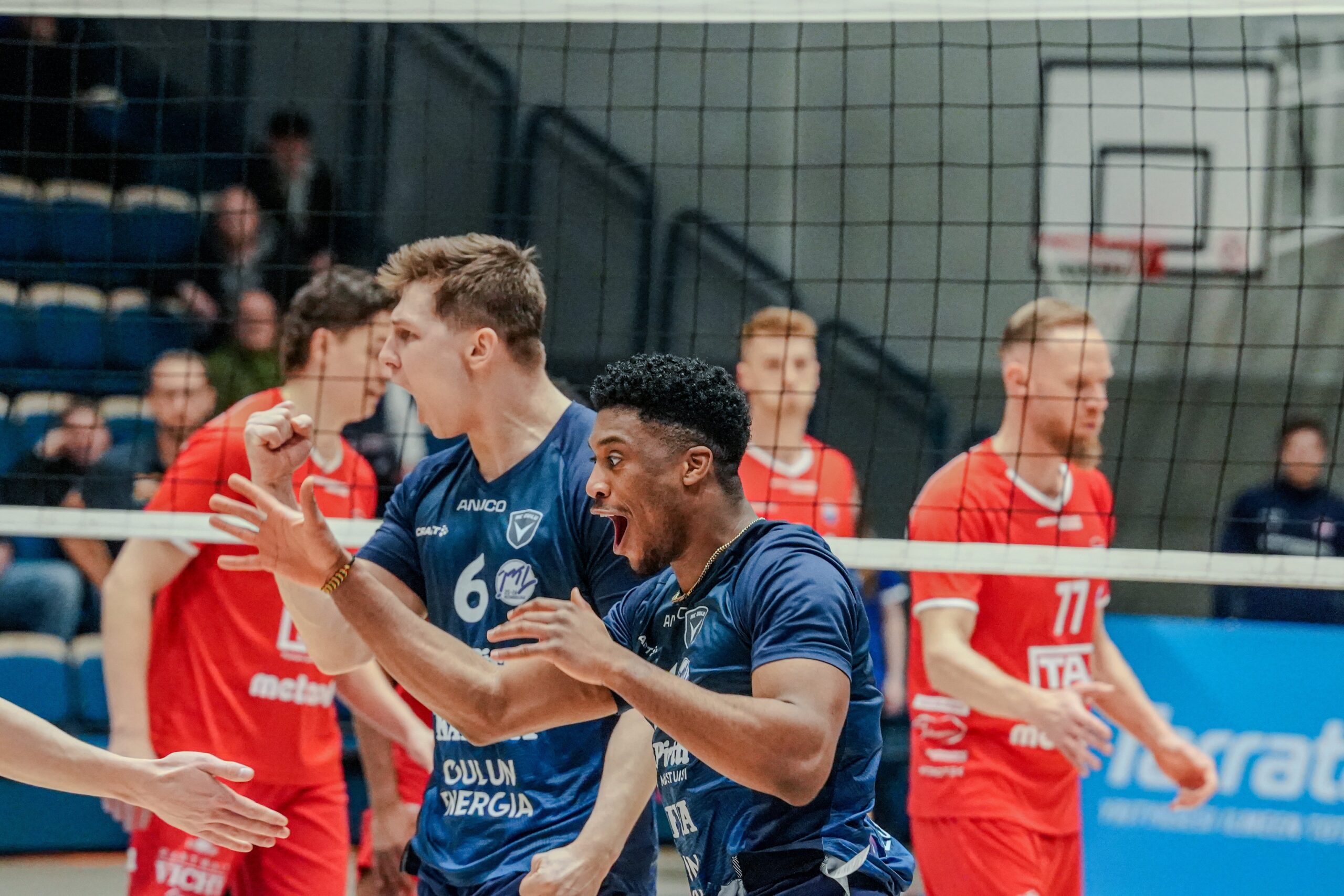 Akaa-Volley ja AC Oulu Volley tylyjä isäntiä