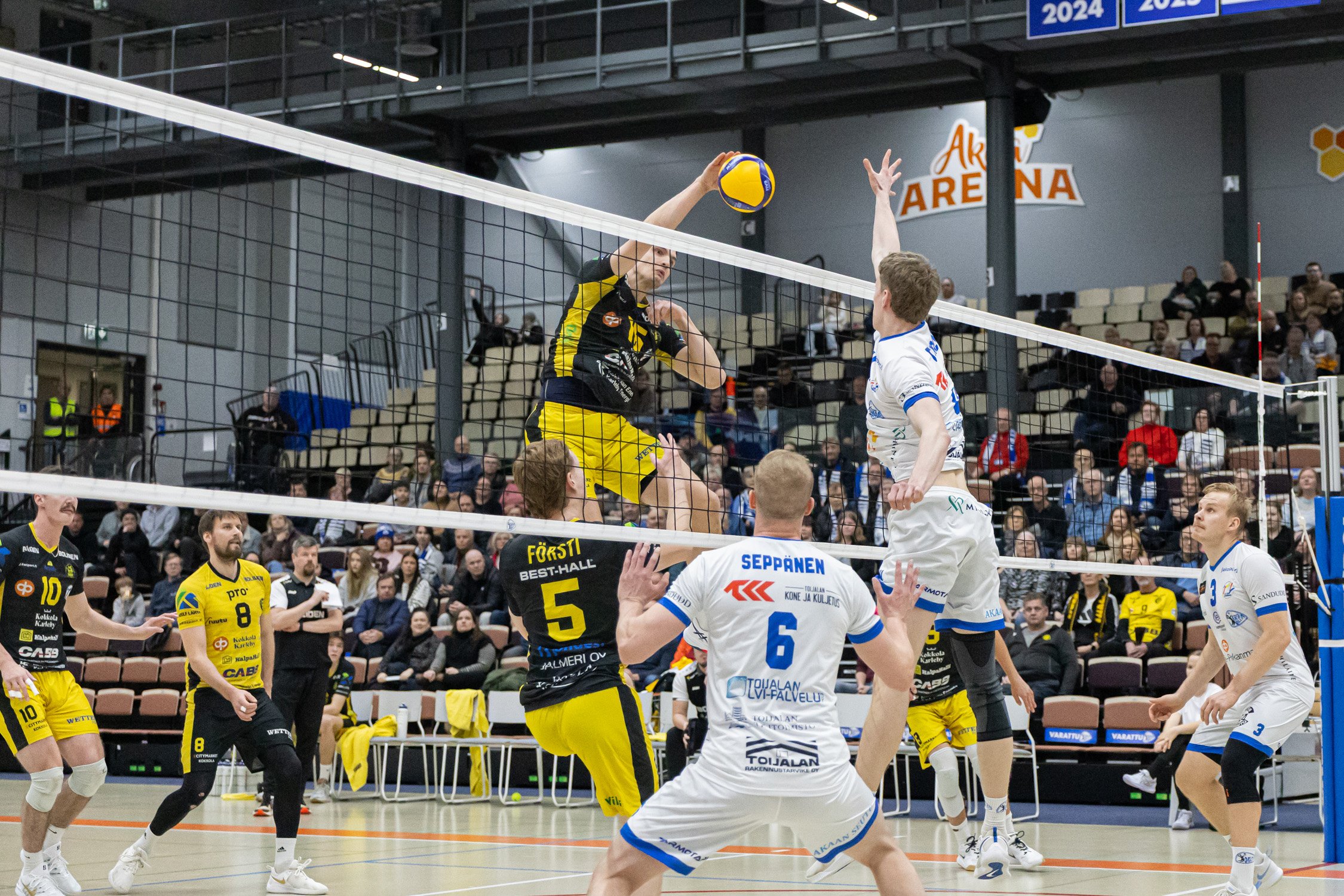 ENNAKKO 13.-14.2.: VaLePa yrittämään Hurrikaanin horjutusta ja Tiikerit Akaan