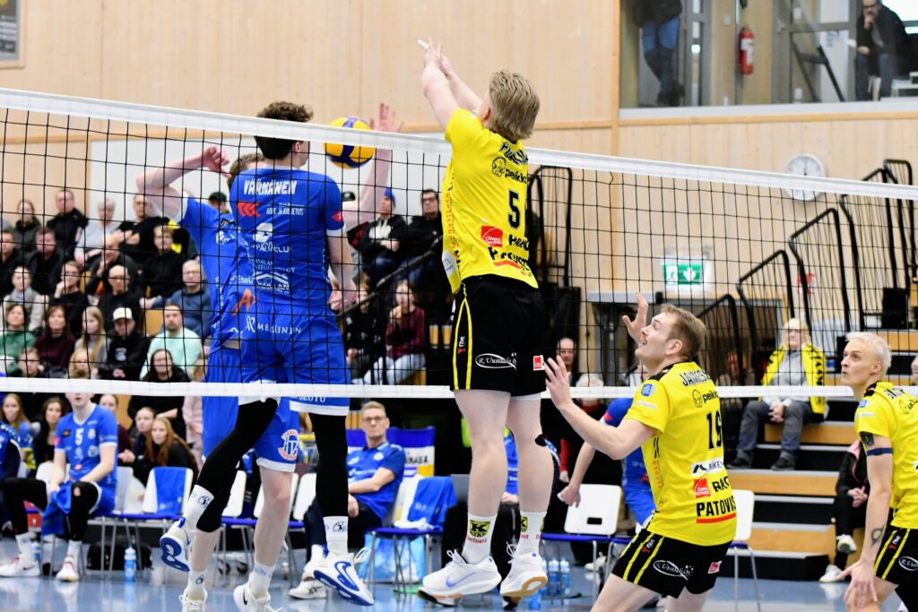 Akaa-Volley löi jälleen KyKy-Betsetin – viiden erän trilleri keräsi yli 550 katsojaa