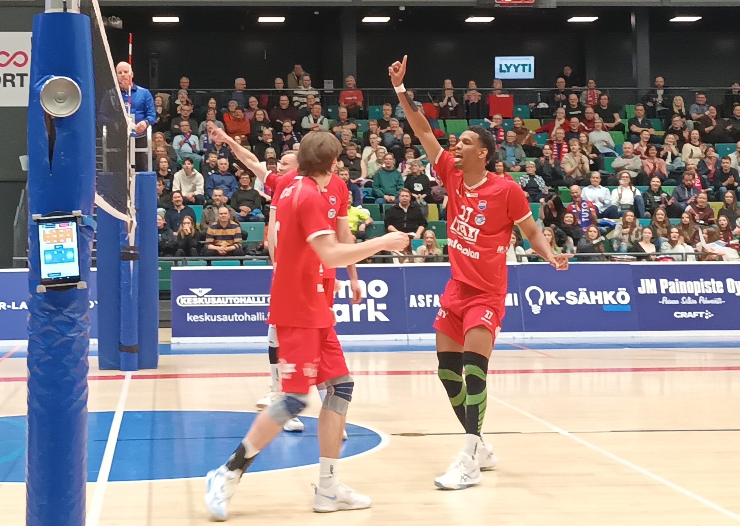 TUTO Volley räjäytti kevään isoimman yllätyksen - AC Oulu Volley ja Savo Volley voiton päähän välieristä