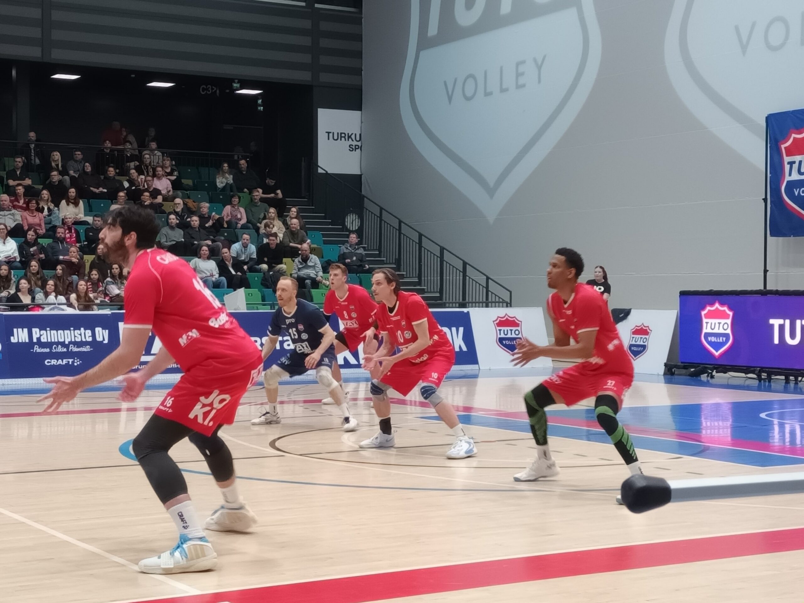 TUTO Volley räjäytti kevään isoimman yllätyksen - AC Oulu Volley ja Savo Volley voiton päähän välieristä