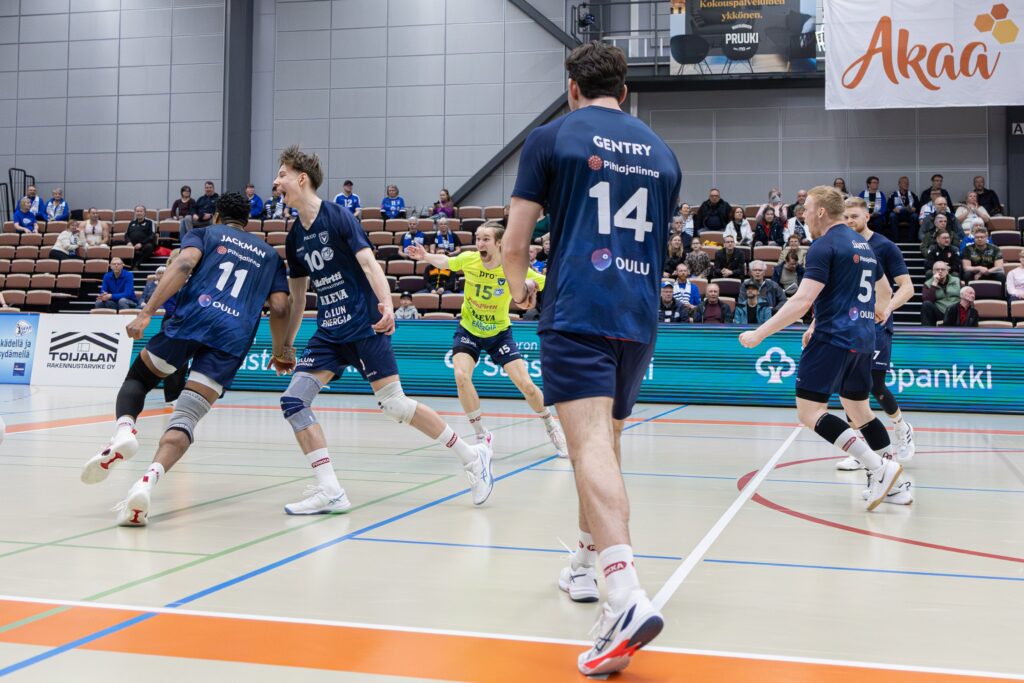 AC Oulu Volley vierasvoittoon välierien avauksessa - Savo piinasi Hurrikaania viiteen