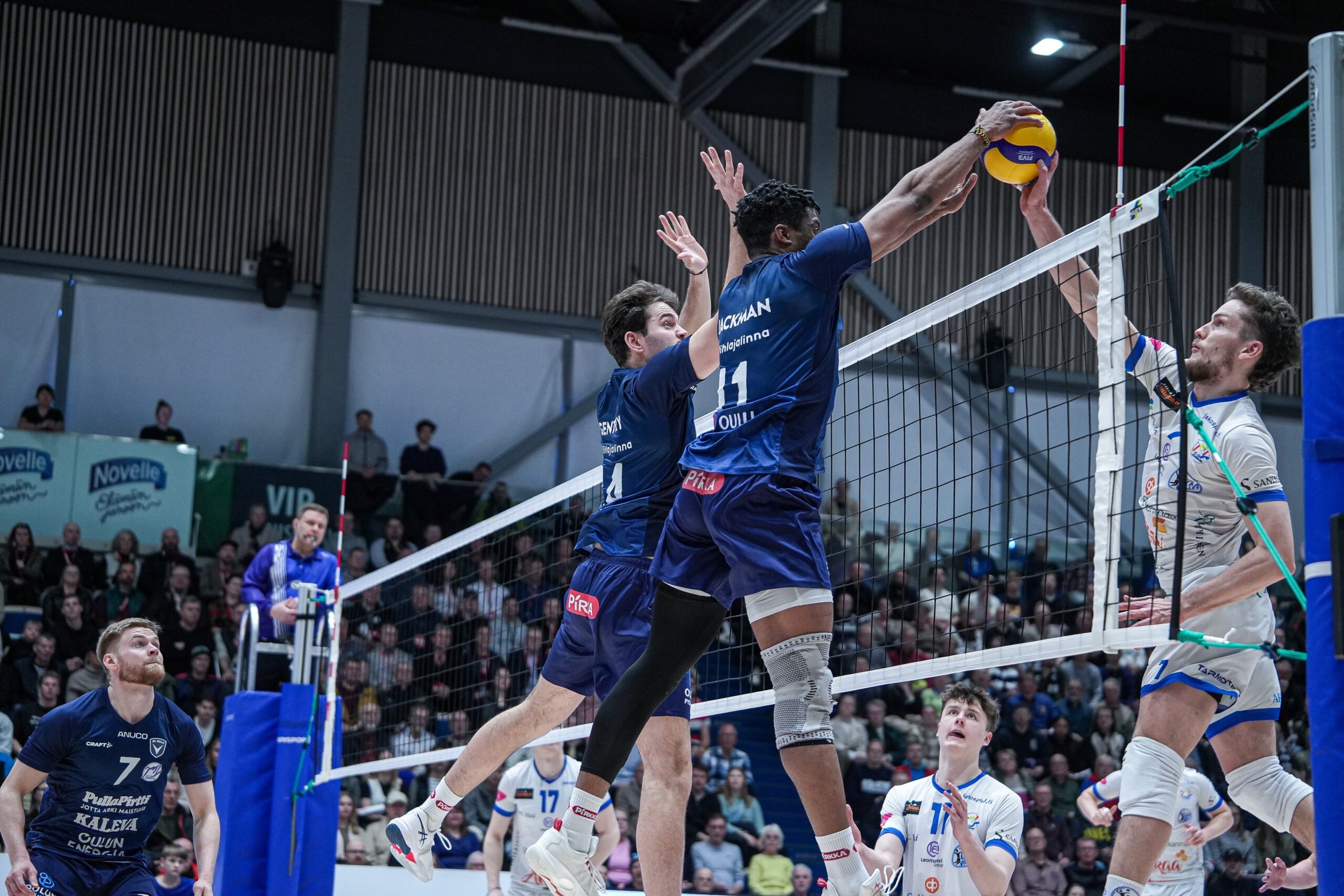 AC Oulu Volley Hurrikaania vastaan finaaleihin