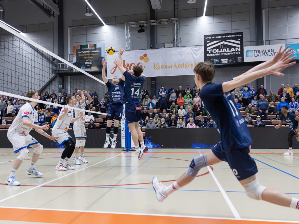 Viime kevään välieräpari kohtaa jälleen – AC Oulu Volley avaa liigakautensa Ouluhallissa