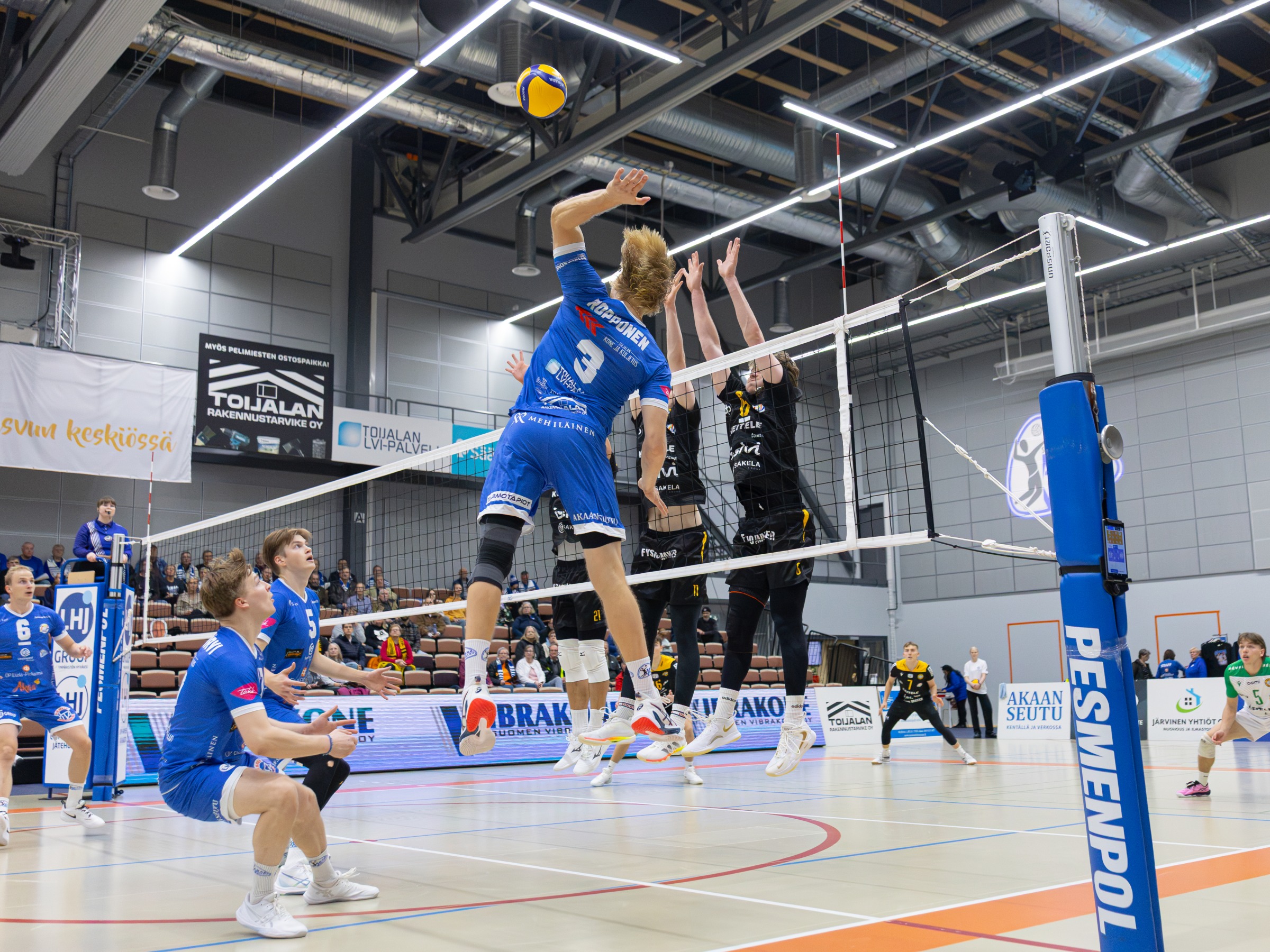 Akaa-Volley oli tyly isäntä savolaisille